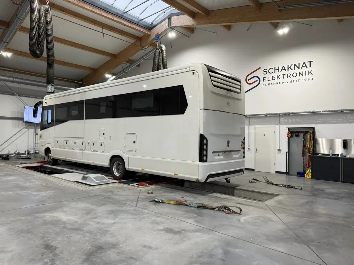 Palace Liner Wohnmobil Heckansicht auf dem Prüfstand