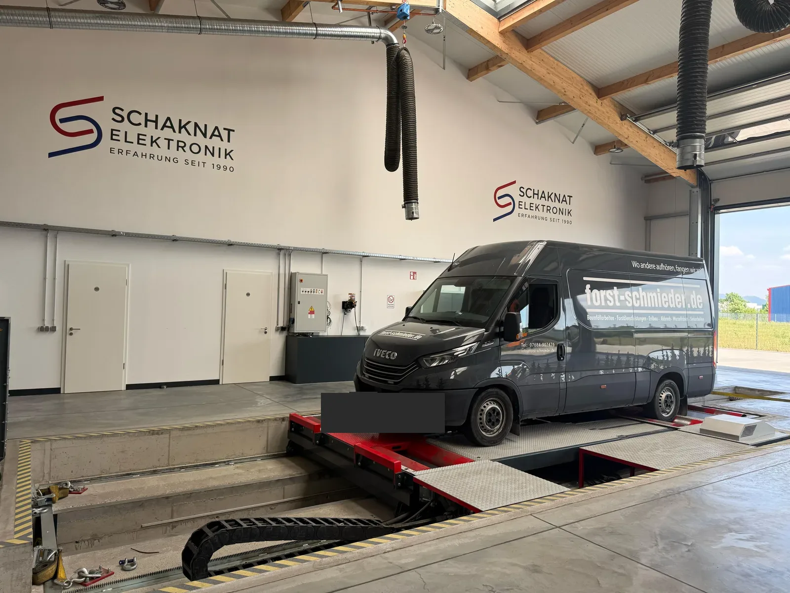 Iveco Daily beim Chiptuning auf dem Allrad-Leistungsprüfstand von Schaknat Elektronik